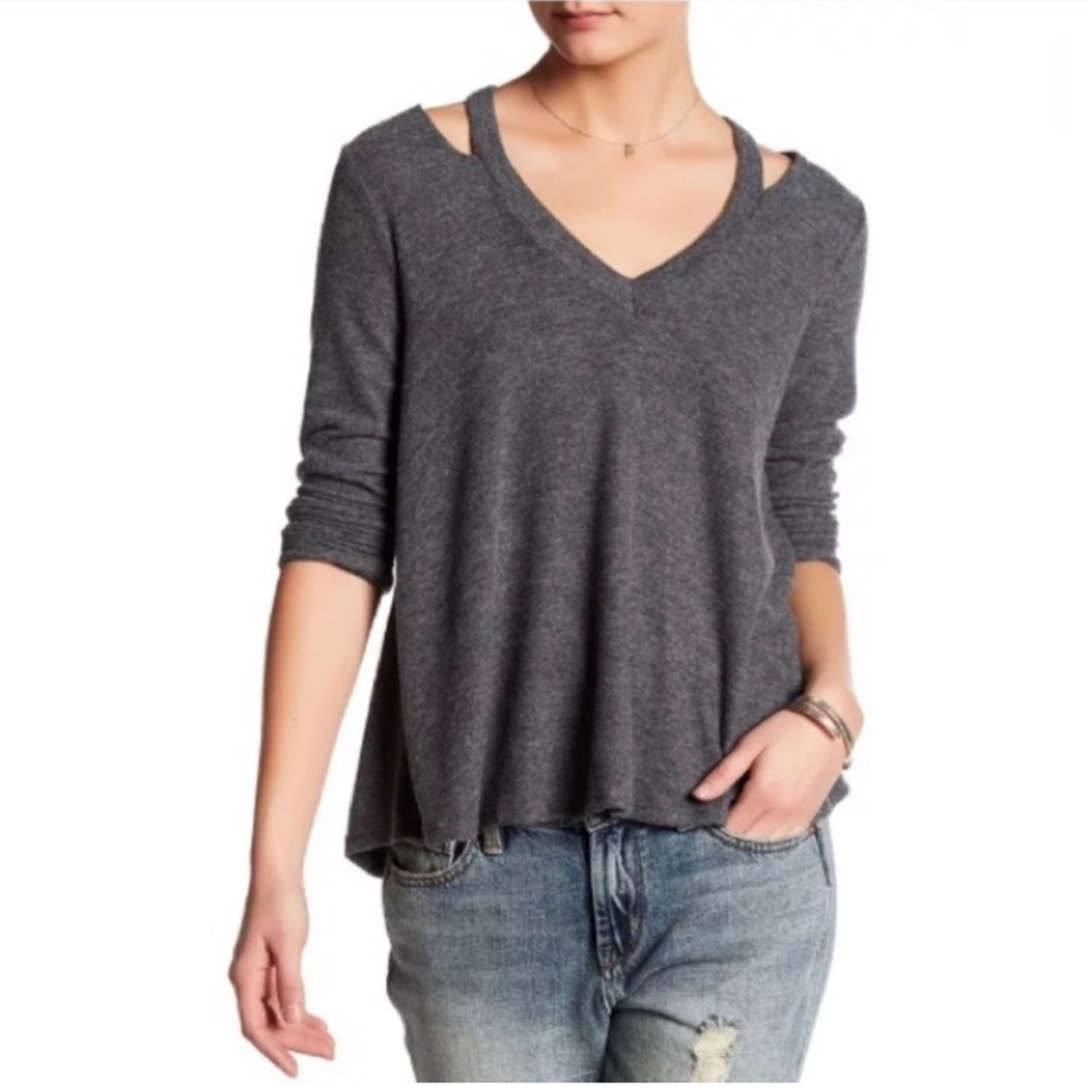 $5 NYTT Cold Shoulder Cut Out Long Sleeved Top